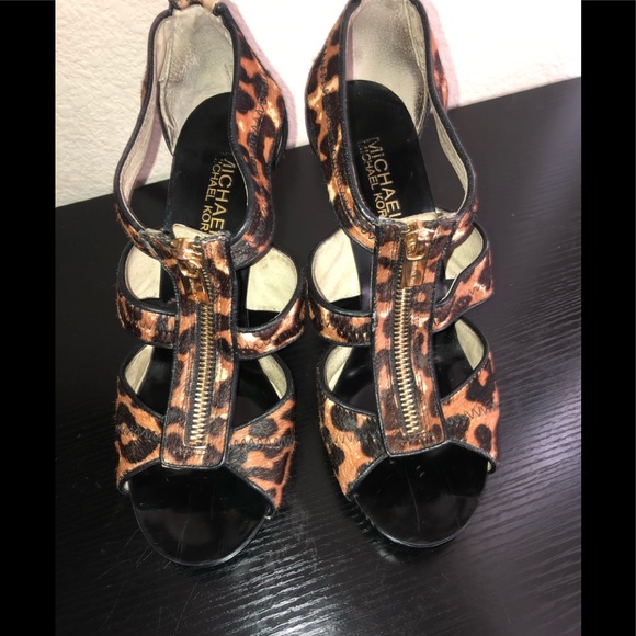 Michael Kors Peep Toe Leopard Calf Hair heels - Picture 3 of 12